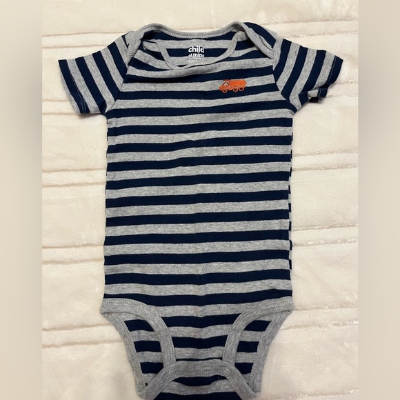 18 months bundle- onesies - Picture 2 of 9